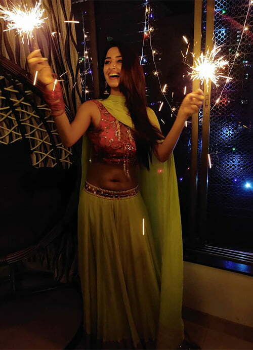 75554025 2480591715598432 931338017826995036 n - Eshanya Maheshwari looks stunning hot in these Diwali photos.