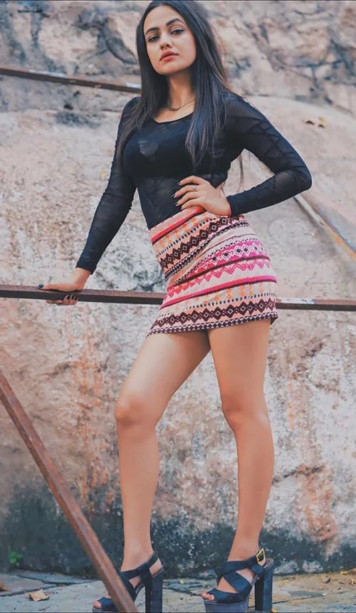 aahna sharma sexy legs hot contestant splitsvilla 12 6 - 10 hot photos of Aahna Sharma, MTV Splitsvilla 12 contestant, flaunting her sexy legs.