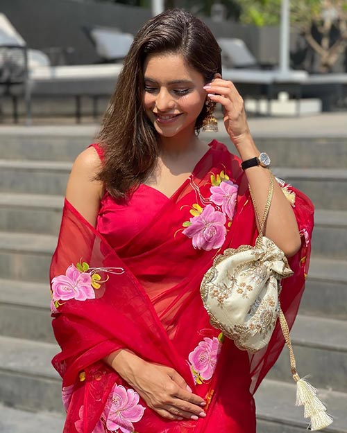 aamna 11 - Kasautii Zindagii Kay actress, Aamna Sharif, shows her style in both Indian and western outfits - see new photos.