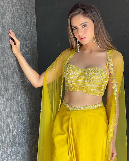 aamna 23 - Kasautii Zindagii Kay actress, Aamna Sharif, shows her style in both Indian and western outfits - see new photos.