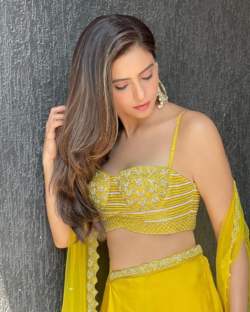 aamna 25 - Kasautii Zindagii Kay actress, Aamna Sharif, shows her style in both Indian and western outfits - see new photos.