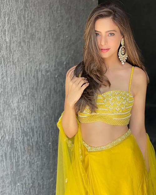 aamna 26 - Kasautii Zindagii Kay actress, Aamna Sharif, shows her style in both Indian and western outfits - see new photos.