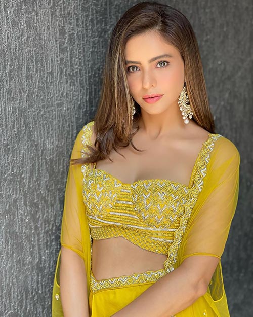 aamna 27 - Kasautii Zindagii Kay actress, Aamna Sharif, shows her style in both Indian and western outfits - see new photos.