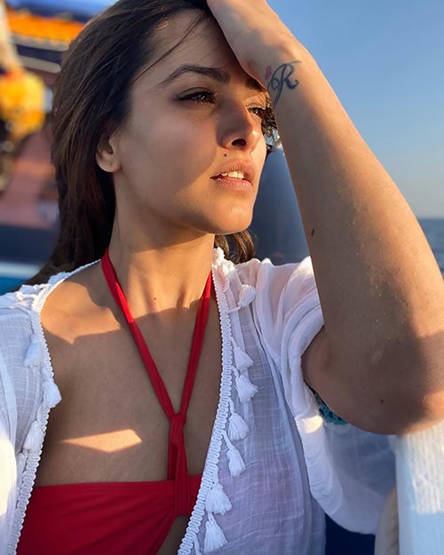 anita 31 - Anita Hassanandani shows the art of taking a selfie - looks sizzling hot in red swimsuit.