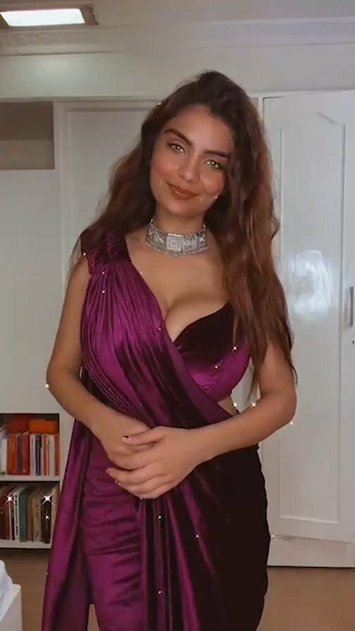 anveshi 240 - Anveshi Jain's last Instagram LIVE before she takes a break - see her hot HD stills in saree.