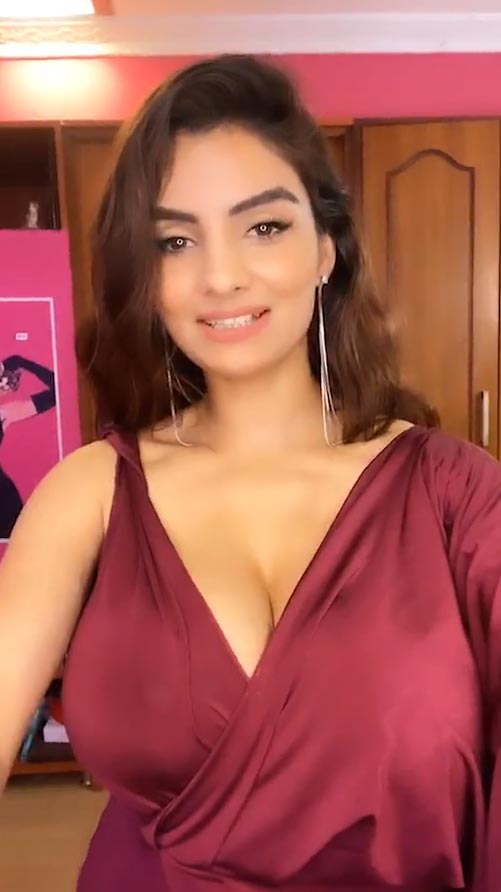 anveshi 293 - Anveshi Jain deals with her troll during Instagram LIVE - Gandii Baat actress looks stunning in a beautiful dress.