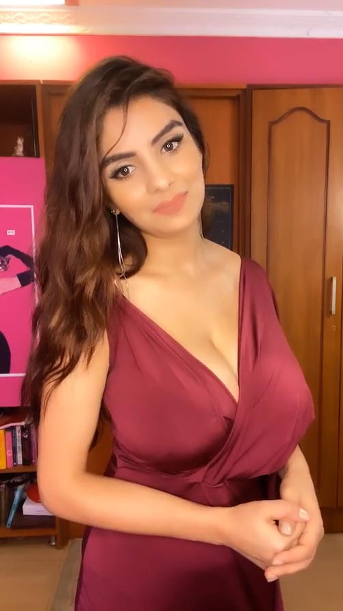 anveshi 298 - Anveshi Jain deals with her troll during Instagram LIVE - Gandii Baat actress looks stunning in a beautiful dress.