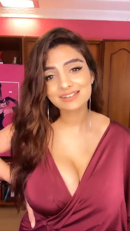 anveshi 299 - Anveshi Jain deals with her troll during Instagram LIVE - Gandii Baat actress looks stunning in a beautiful dress.
