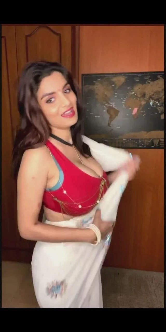 anveshi 3 - Anveshi Jain LIVE show in red blouse and white saree - hot photos flaunting huge cleavage.