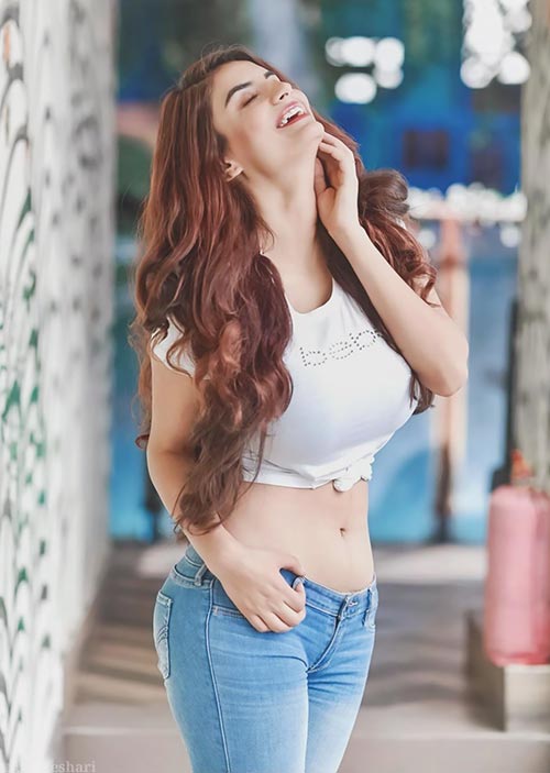 anveshi 715 - Anveshi Jain is too hot to handle flaunting her fine curves in a crop top and jeans.