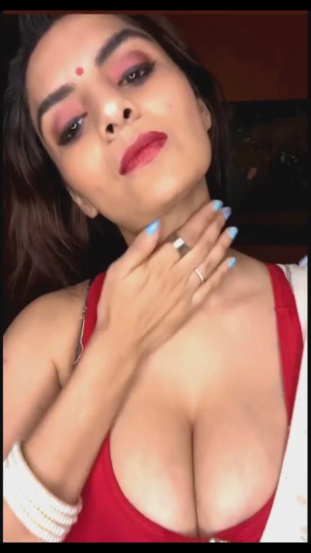 anveshi - Anveshi Jain LIVE show in red blouse and white saree - hot photos flaunting huge cleavage.