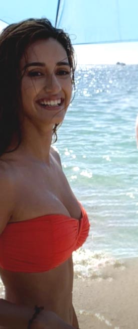 disha patani in red bikini sexy scene bollywood actress - Disha Patani new hot photos in red bikini from Malang - see now.