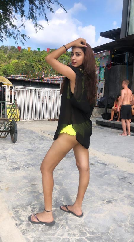 eshanya 38 - 15 hot bikini photos of Esshanya Maheshwari - see this beautiful Indian actress showing her sexy avatar.