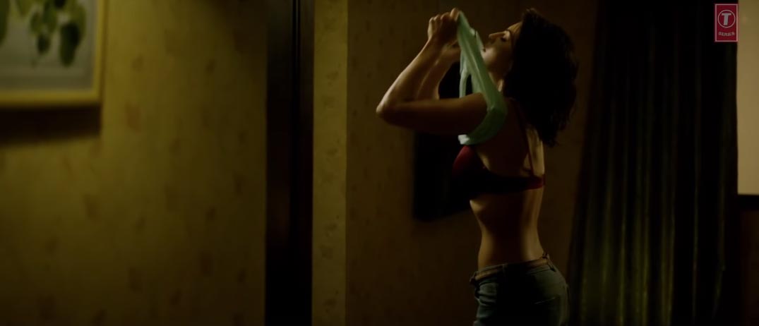 jacquline 1 - Jacqueline Fernandez hot scene - Bollywood actress in bra hot intimate scene sets screens on fire.