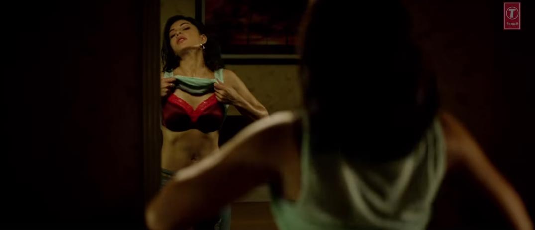 jacquline 2 - Jacqueline Fernandez hot scene - Bollywood actress in bra hot intimate scene sets screens on fire.