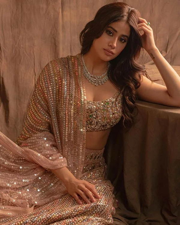 janhvi kapoor hot lehanga choli 5 - Janhvi Kapoor looks gorgeous in this Manish Malhotra outfit - see latest trending photos.