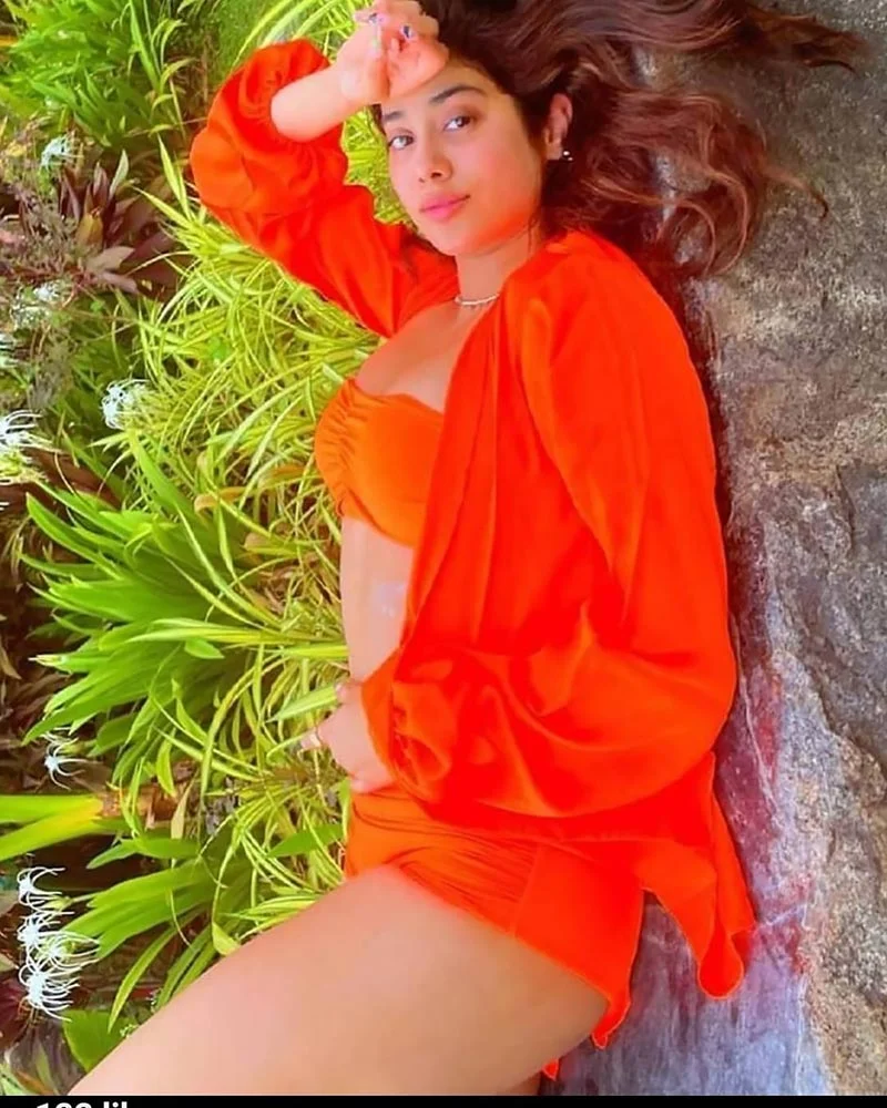 janhvi kapoor orange bikini sexy curvy body 4 - Janhvi Kapoor in orange bikini is too hot to handle - see viral photos.
