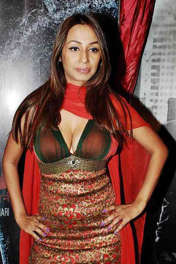 Kashmira shah  sunny leone hot cleavage in red dress