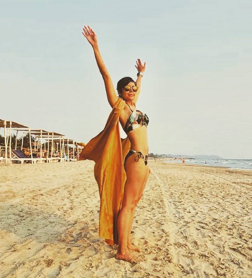 mandira bedi bikini stills at beach - Mandira Bedi Bikini Pictures | Hottie Mandira Bedi Bikini Photos Will Leave You Grasping