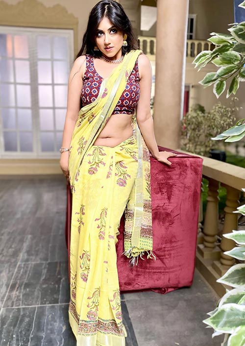 reema 26 - Kasautii Zindagyy Kay actress, Reema Worah, raises heat in this yellow saree with sleveeless blouse.