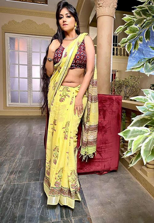 reema 28 - Kasautii Zindagyy Kay actress, Reema Worah, raises heat in this yellow saree with sleveeless blouse.