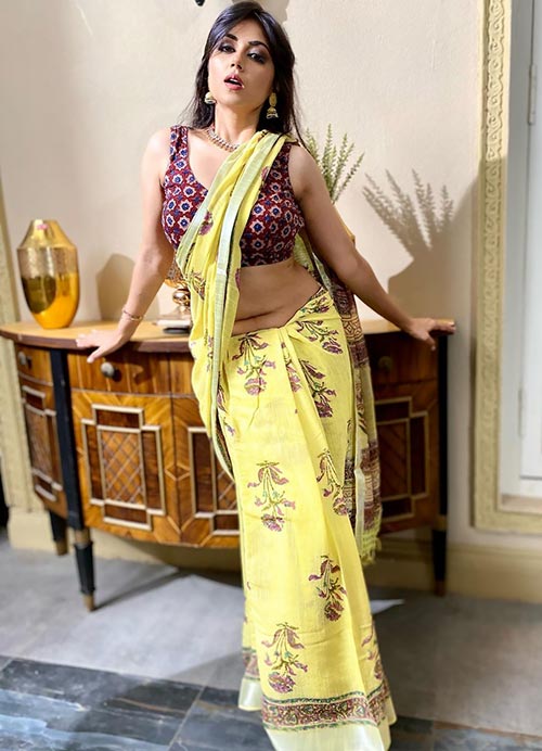 reema 29 - Kasautii Zindagyy Kay actress, Reema Worah, raises heat in this yellow saree with sleveeless blouse.