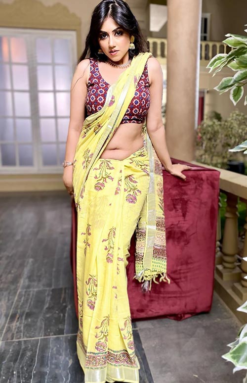reema 31 - Kasautii Zindagyy Kay actress, Reema Worah, raises heat in this yellow saree with sleveeless blouse.