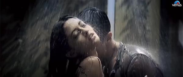 riya 53 - Watch Riya Sen's hottest video - Yaar Pyar Ho Gaya song hot scene from Qayamat movie.