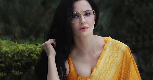 rukhsar rehman cleavage saree hot actress 3 - Rukhsar Rehman looks stunning hot in saree - see photos.