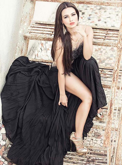 sana 11 - 15 hot photos of Sana Khan flaunting her sexy legs - actress Special OPS, Wajah Tum Ho and Bigg Boss 6 contestant.