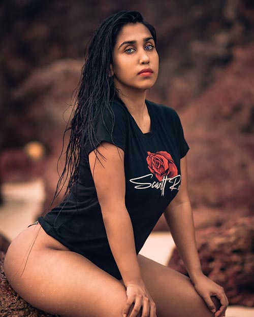 scarlett rose thighs curvy indian model - 15 hot photos of Scarlett Rose - curvy Indian model flaunts her sexy body.