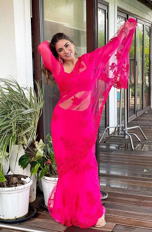 shraddha arya pink saree navel indian actress - Shraddha Arya sizzles in sheer pink saree - see now.