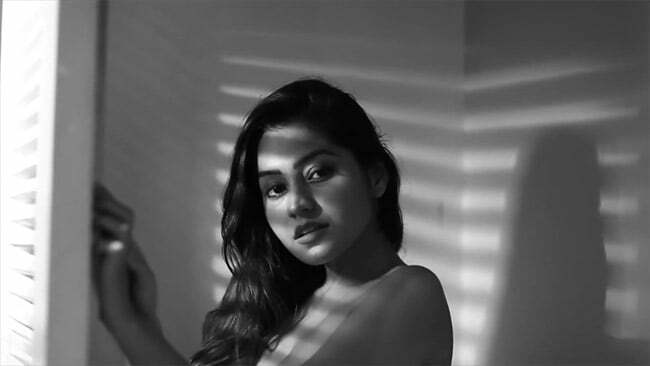 simran 1 - Simran Kaur topless video - Indian Internet sensation and bold model. Video shot by Tarun Singh.