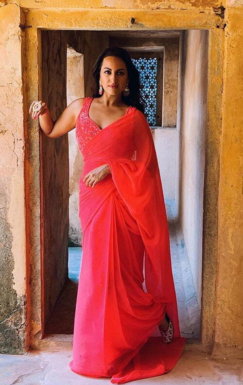 sonakshi 34 - Sonakshi Sinha looks stunning in saree for Dabangg 3 - see latest photos.