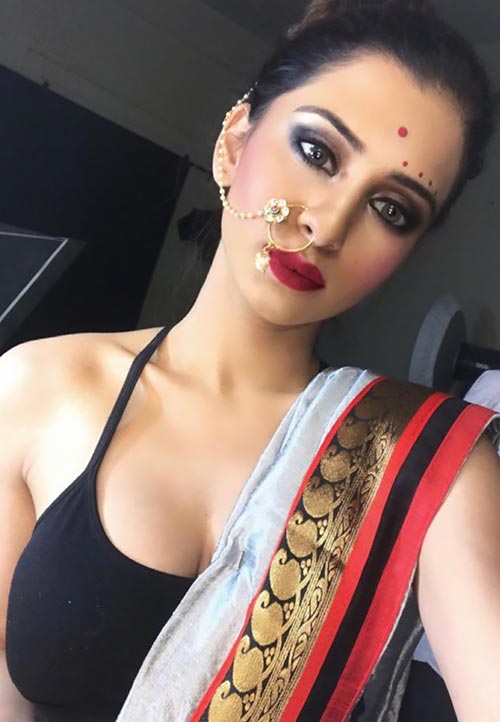 taniya sharma hot indian model saree with bra and nosering 17 - 25 hot photos of Taniya Sharma - Hot Indian model.