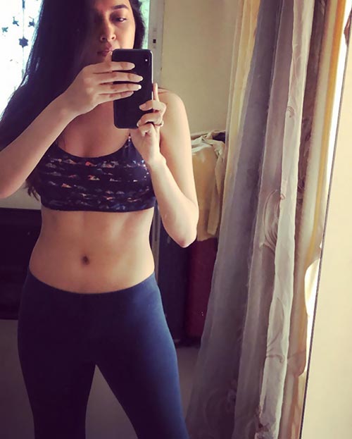 tejasswi 27 - Khatron Ke Khiladi 10 contestant, Tejasswi Prakash shared these hot selfies flaunting her fit body.