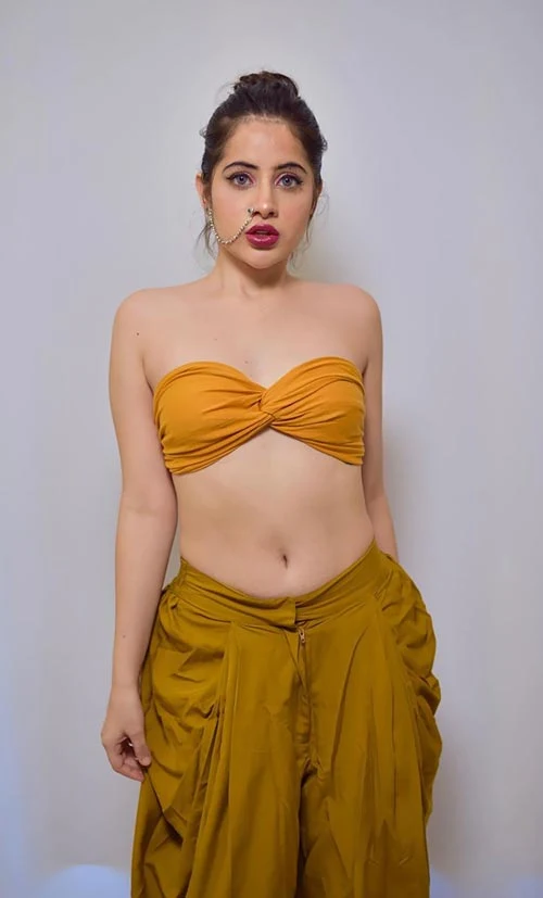 urfi javed sexy body navel nose ring 3 - Urfi Javed shows off her sexy body in these latest hot photos - see now.